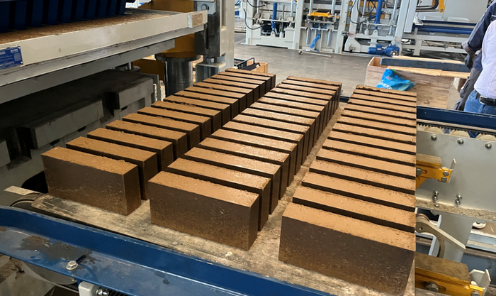 ZN1500 толугу менен автоматтык кирпич жасоочу машина Чыгыш Кытай кардарына ылай ресурстарын колдонууга мүмкүнчүлүк берет